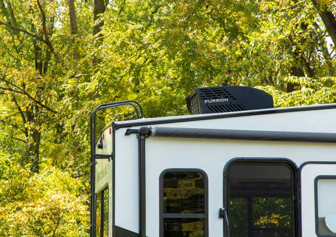 13,500-BTU RV Air Conditioner