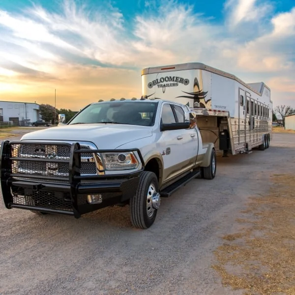 Truck Towing Gooseneck Livestock Trailer