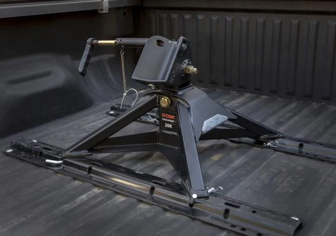 Crosswing fixed 5th wheel hitch