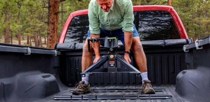 CURT CrossWing Lightweight 5th Wheel Hitch