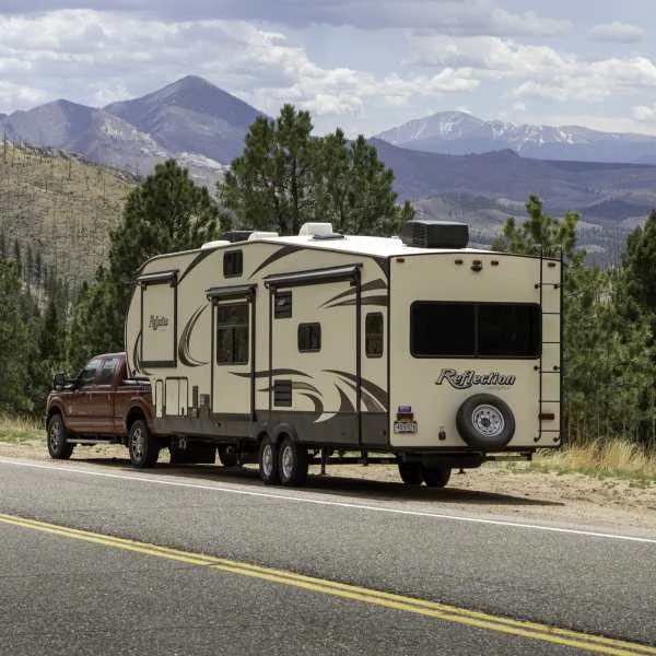 Fifth wheel RV camper
