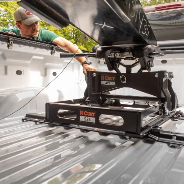 CURT A25 5th wheel sliding hitch with S25 slider