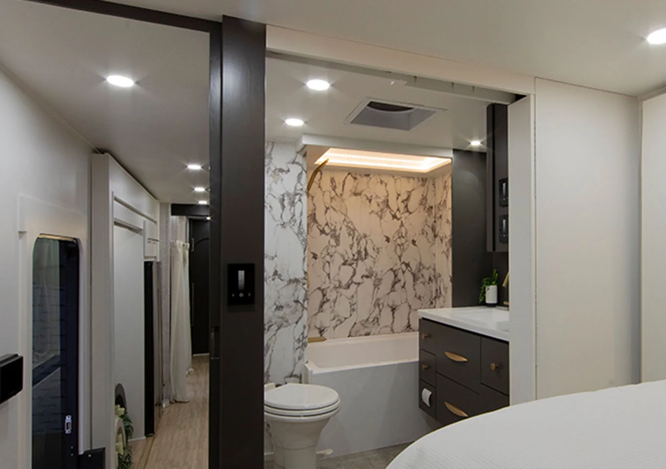 RV bathtubs