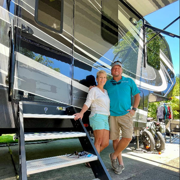 Campoholics RV Couple Missy Michael Cook