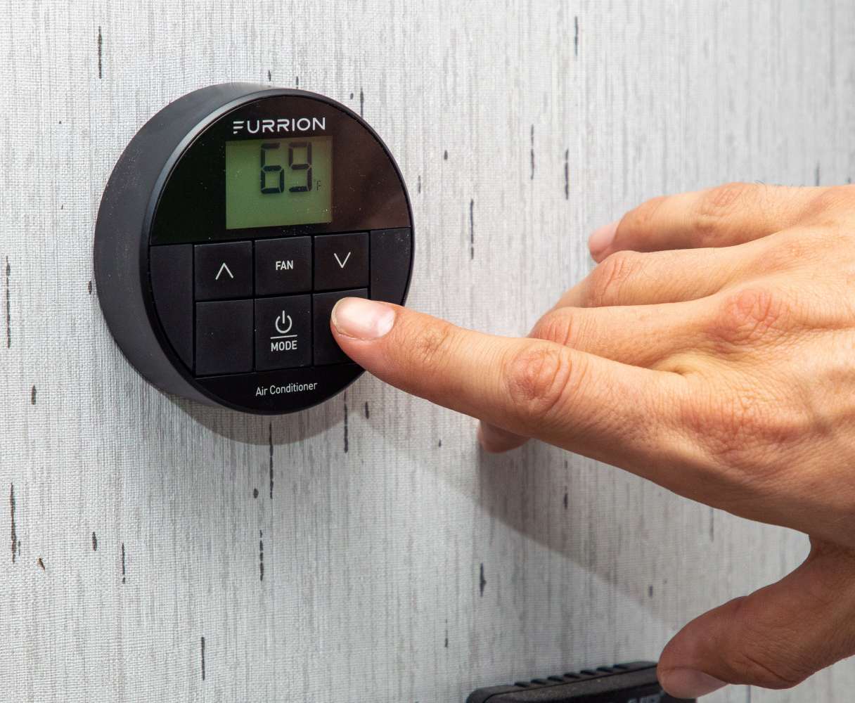 RV Air conditioner thermostat in operation