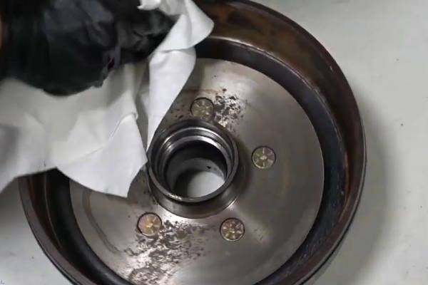 Clean Trailer Hub