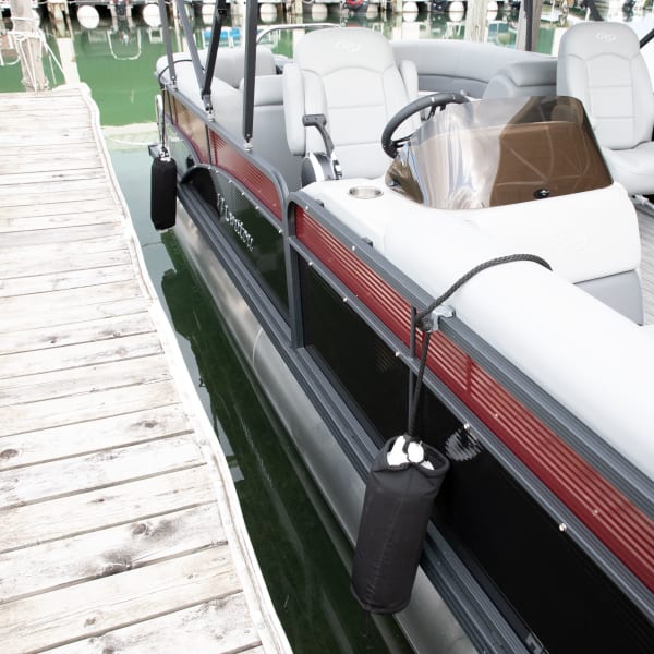 Pontoon boat fenders and boat bumpers protecting against dock - Fender vs. Bumper