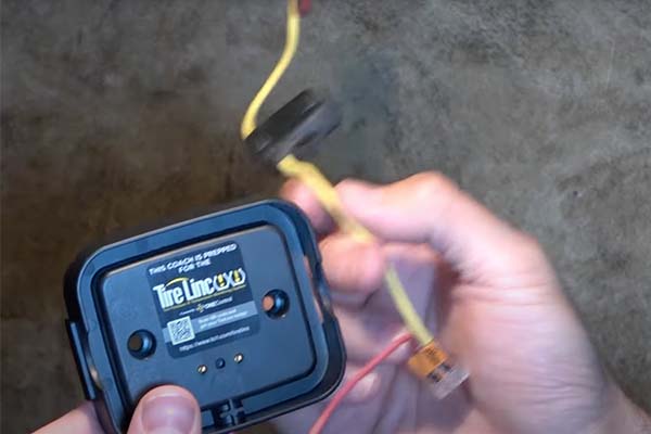 Route power to Tire Linc TPMS docking station