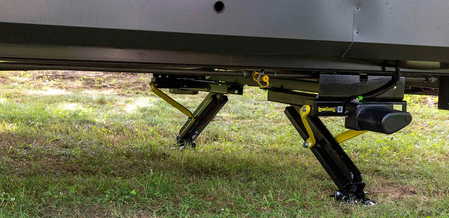 Leveling and stabilizing an RV