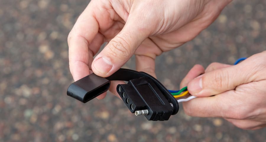 Trailer Wiring Plug with Protector Cap